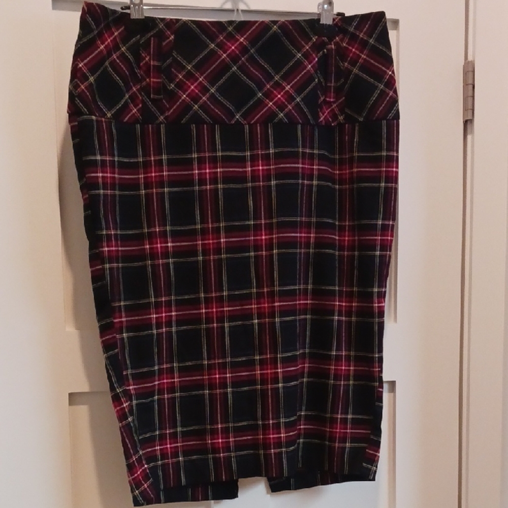 Torrid Black and Red Knee-Length Pencil Skirt